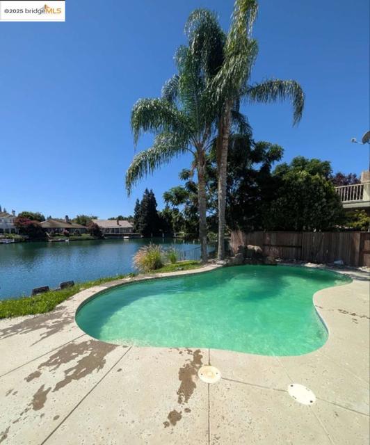 4958 Bay View CIR, Stockton CA: https://media.crmls.org/mediaz/3fbc1c3f-da61-4540-86d2-45fe681f941a.jpg