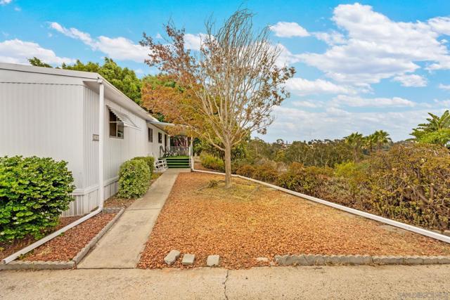 2003 Bayview Heights Dr, San Diego CA: https://media.crmls.org/mediaz/3fbc260e-efcd-4275-a8a8-8db2b544354f.jpg