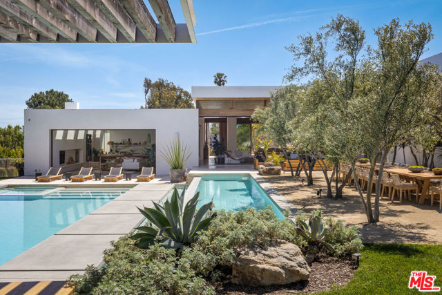 28837 Selfridge Drive, Malibu CA: https://media.crmls.org/mediaz/3fbc3a6a-3900-48e4-8541-f41bb5808750.jpg