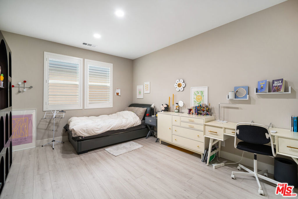 3fbca20e B1ff 463d 88fc D7a6804883cf