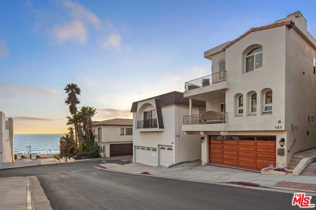 121 15th Street, Manhattan Beach, California 90266, 3 Bedrooms Bedrooms, ,4 BathroomsBathrooms,Residential,Sold,15th,22192181