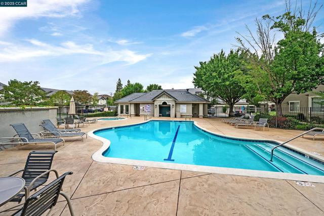 422 Sutton Cir, Danville CA: https://media.crmls.org/mediaz/3fbded59-b503-4e56-9b30-2091fd521ea0.jpg