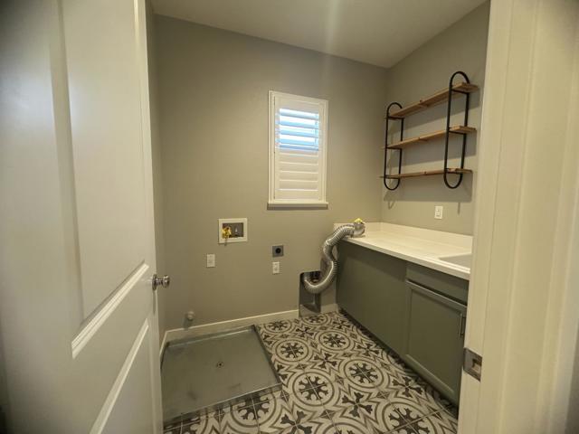 515 Shearwater Street, Hollister CA: https://media.crmls.org/mediaz/3fbdf856-5ed0-4df0-a838-f32ce440aee1.jpg