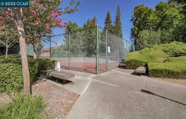 824 Camelback Pl, Pleasant Hill CA: https://media.crmls.org/mediaz/3fbe15d8-7423-435f-966f-f6a0daa9c3ba.jpg