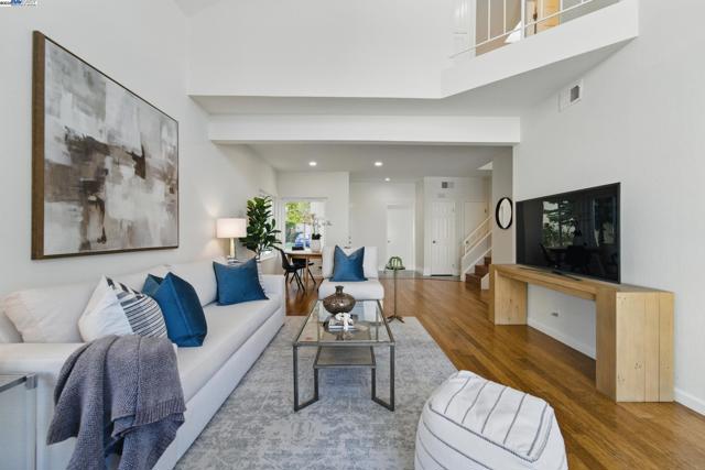 35864 Killorglin Cmn, Fremont CA: https://media.crmls.org/mediaz/3fbe1b03-e1fe-412f-b408-1900c627f48d.jpg