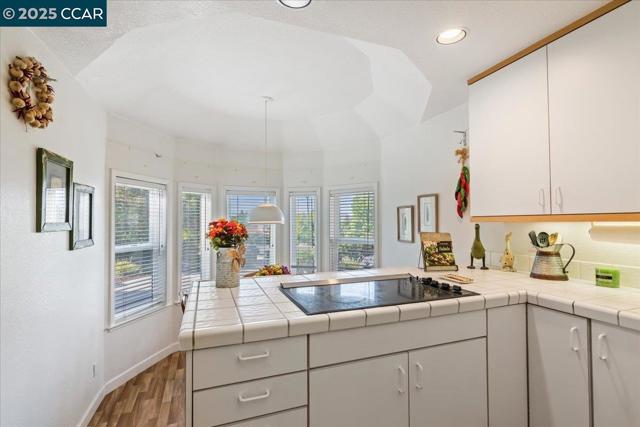 2323 Grosvenor Heights Ct, Livermore CA: https://media.crmls.org/mediaz/3fbe5d0b-1e35-465c-b8ae-01b8eca2e0e2.jpg