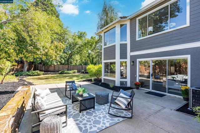 5 Stuart Place, Danville CA: https://media.crmls.org/mediaz/3fbeb7d8-9edb-432b-a25d-2303e784a712.jpg