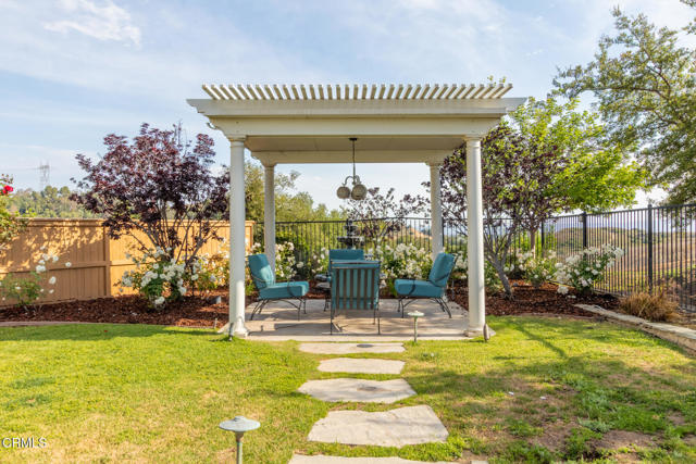 10931 W Shadow Hills Avenue, Los Angeles CA: https://media.crmls.org/mediaz/3fbeced6-7b15-48a2-8f1a-0504067476bf.jpg
