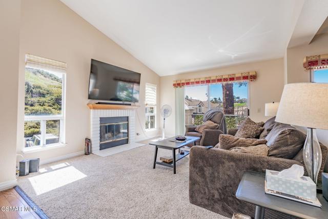 271 Augustine Way, Simi Valley CA: https://media.crmls.org/mediaz/3fbede4c-4e89-414a-8117-f3782778093e.jpg