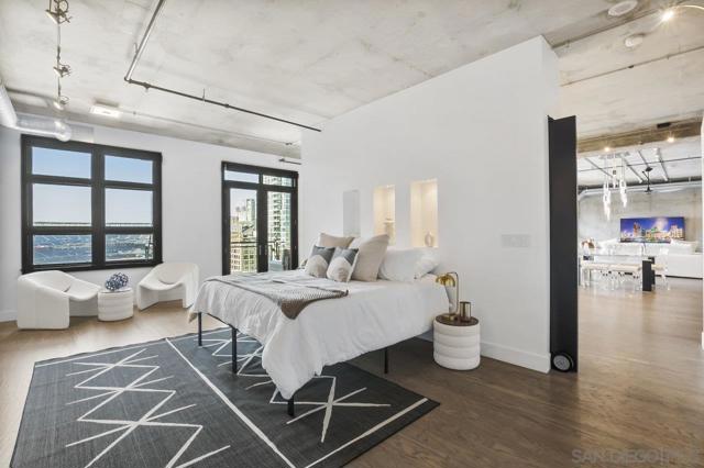 877 Island Ave, San Diego CA: https://media.crmls.org/mediaz/3fbf735e-4270-4ff1-a5bd-c3450406165b.jpg