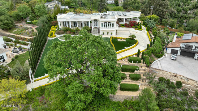 932 Rosario Drive, Thousand Oaks CA: https://media.crmls.org/mediaz/3fbfaa1d-da16-4659-9911-5f21b306777c.jpg