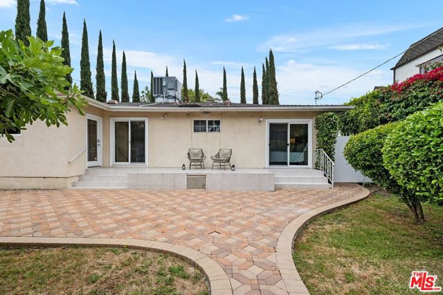 465 N Kilkea Drive, Los Angeles CA: https://media.crmls.org/mediaz/3fbfe407-da61-4676-a625-6d8bc0701d38.jpg