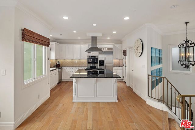 121 15th Street, Manhattan Beach, California 90266, 3 Bedrooms Bedrooms, ,4 BathroomsBathrooms,Residential,Sold,15th,22192181