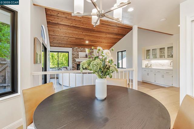38 Sanders Ranch Rd, Moraga CA: https://media.crmls.org/mediaz/3fc13759-b077-421a-b30c-9135be91e1f2.jpg
