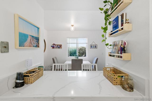 248 Orange Avenue, Coronado CA: https://media.crmls.org/mediaz/3fc14e41-fc4e-48d6-b4ef-7fc00e61cfc7.jpg