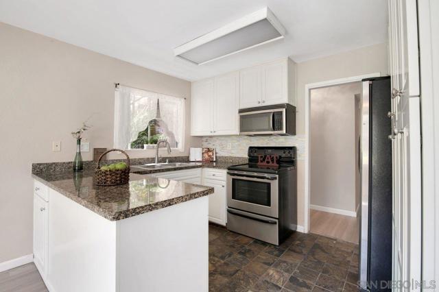 17105 W Bernardo Dr, San Diego CA: https://media.crmls.org/mediaz/3fc1561b-165a-4938-a4e3-40854460bc85.jpg