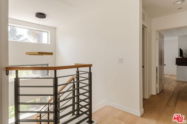 310 Washington Boulevard, Marina del Rey CA: https://media.crmls.org/mediaz/3fc165f5-2d0a-40e2-82ef-6f9f170afef2.jpg