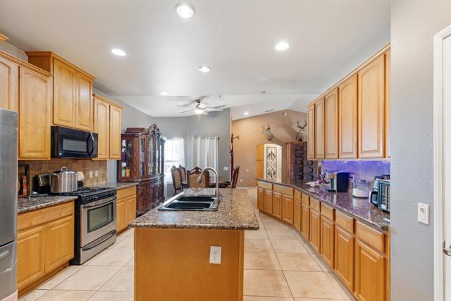 1239 Red Sea Avenue, Thermal CA: https://media.crmls.org/mediaz/3fc3709c-633e-4854-af32-34c9cf1c5495.jpg