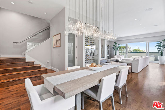 22065 Pacific Coast Highway, Malibu CA: https://media.crmls.org/mediaz/3fc37133-3c3e-402a-b490-3283e20aa3e5.jpg
