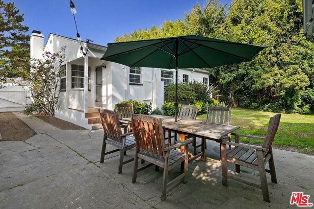 3032 Oakhurst Avenue, Los Angeles CA: https://media.crmls.org/mediaz/3fc37c18-0c54-47ae-95a9-361043784299.jpg