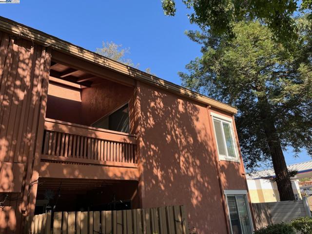 810 Oak Grove Rd, Concord CA: https://media.crmls.org/mediaz/3fc3b8e0-8d2a-4fa8-8fe7-20020cc13c45.jpg