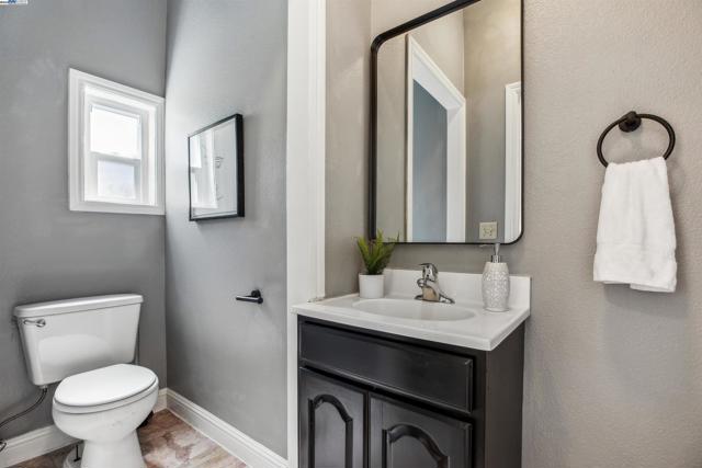 3241 Davis Street, Oakland CA: https://media.crmls.org/mediaz/3fc3fdab-9d8b-4c26-ad3c-6c9cdd9220cc.jpg