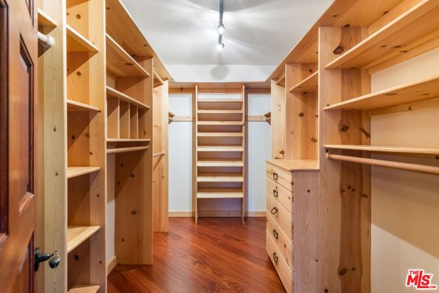 16141 Bayberry Place, Sherman Oaks CA: https://media.crmls.org/mediaz/3fc5474f-7235-4dda-8c44-274cff806b53.jpg