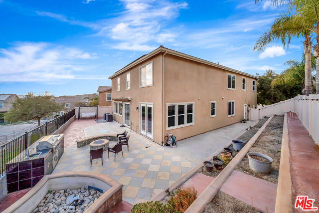 15624 Derrico Lane, Canyon Country CA: https://media.crmls.org/mediaz/3fc54cfc-bf80-4425-b06d-676bf624cc9f.jpg