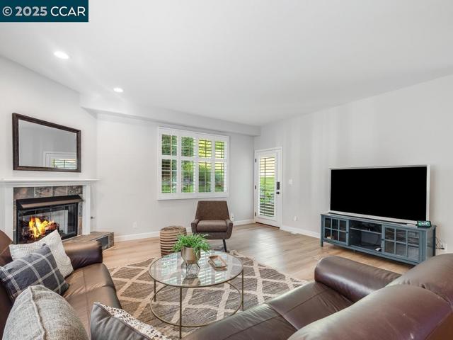 4430 Canyon Way, Martinez CA: https://media.crmls.org/mediaz/3fc5781b-7aa1-4710-9f63-08596668582a.jpg
