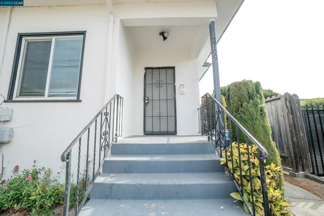 Image 3 of 32 For 2709 California St