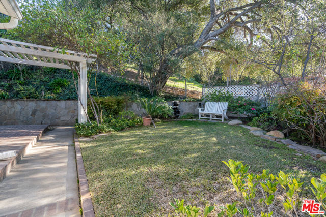 10022 Moy Lane photo 2