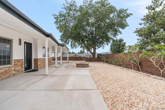 9376 Starcrest Dr, Santee CA: https://media.crmls.org/mediaz/3fc63204-153f-46e8-9f65-1c4fbbf1a950.jpg