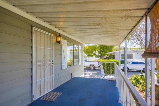 14215 Pecan Park Ln, El Cajon CA: https://media.crmls.org/mediaz/3fc6b207-d59f-4e60-a720-e179bef00e0f.jpg