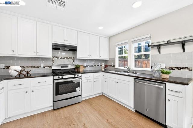 3651 Branding Iron Pl, Dublin CA: https://media.crmls.org/mediaz/3fc736c7-dcd7-46fd-bc2a-f483c91c8f31.jpg