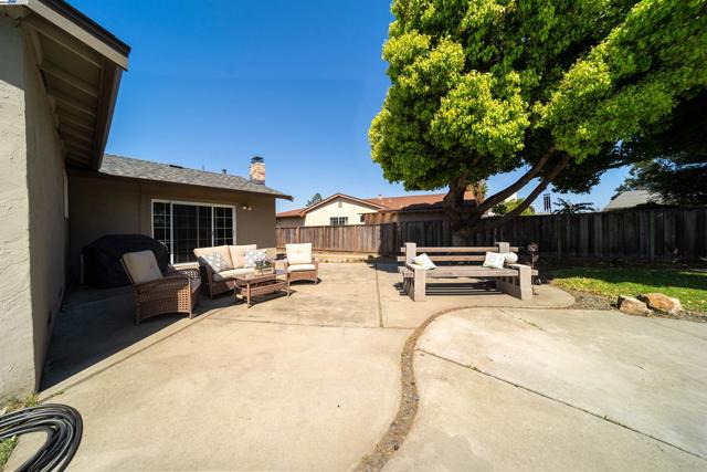 34505 Salinas Pl, Fremont CA: https://media.crmls.org/mediaz/3fc76a39-8a52-41ce-9257-0567cea4de29.jpg