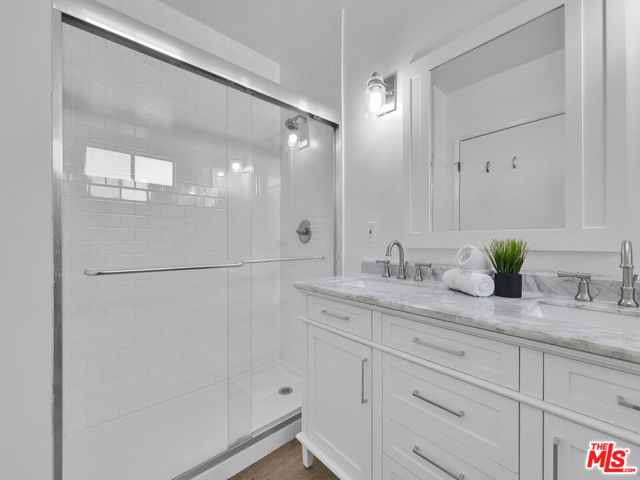 4215 Mentone Avenue, Culver City CA: https://media.crmls.org/mediaz/3fc787ab-81ff-4335-a845-c304a3a15f8c.jpg