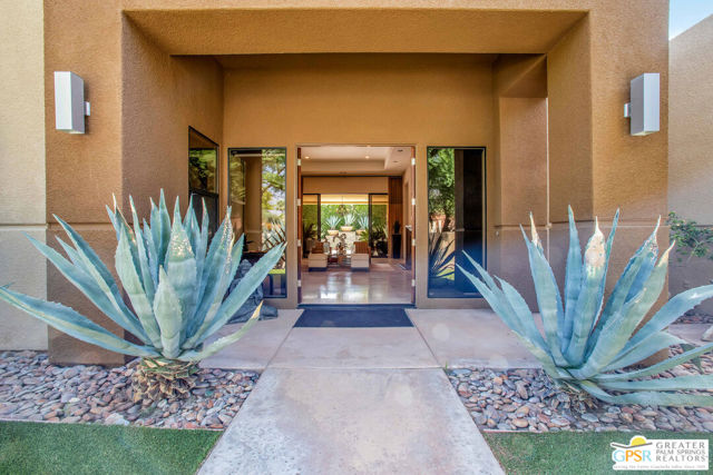 39700 Keenan Drive, Rancho Mirage CA: https://media.crmls.org/mediaz/3fc7c378-4dd0-4f2f-bcd4-1f69fcf7e973.jpg