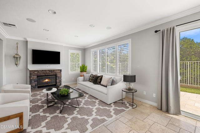 3206 Clarita Court, Thousand Oaks CA: https://media.crmls.org/mediaz/3fc7f9bb-4144-43b1-aa19-10d0d13c2a61.jpg
