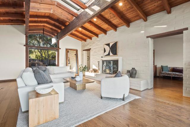 707 Vista Drive, Redwood City CA: https://media.crmls.org/mediaz/3fc81694-9bbc-43be-9cb7-eceb6430529b.jpg