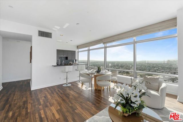 900 W Olympic Boulevard, Los Angeles CA: https://media.crmls.org/mediaz/3fc8abfb-9ef2-4411-8742-500c4ac56d5d.jpg