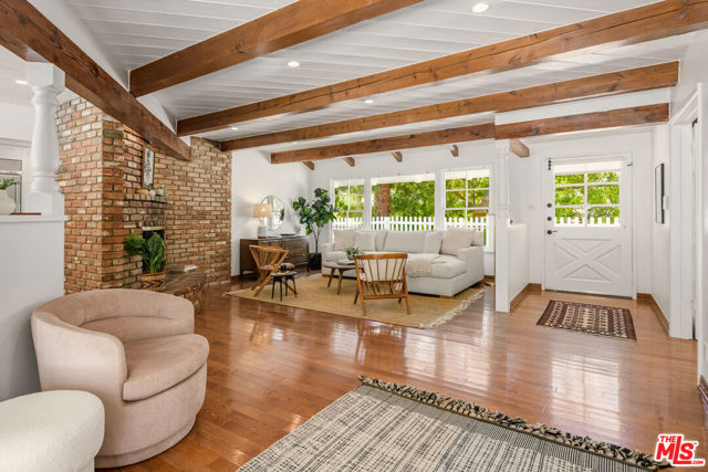 3856 Hayvenhurst Avenue, Encino CA: https://media.crmls.org/mediaz/3fc8b6db-1c70-4fb7-b374-a7ca769798d0.jpg