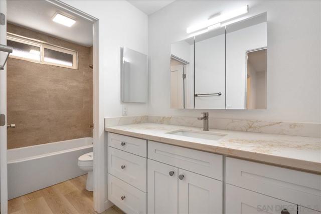 955 Postal Way, Vista CA: https://media.crmls.org/mediaz/3fc9d2b9-9a30-4197-8ba1-a9f749b9e177.jpg