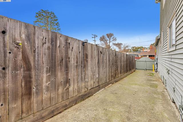 2019 E St, Hayward CA: https://media.crmls.org/mediaz/3fc9db23-c6eb-46b1-b06b-bf4bcc97f86a.jpg