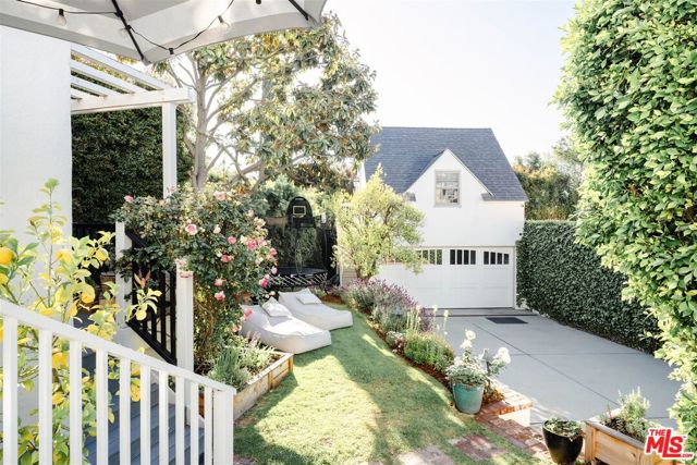 10736 Le Conte Avenue, Los Angeles CA: https://media.crmls.org/mediaz/3fca0b21-8aa1-4129-8a77-7cca7fd07b0e.jpg