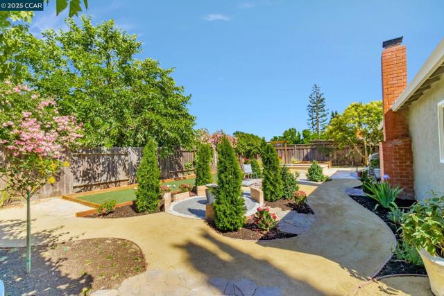 16 Belfast Pl, San Ramon CA: https://media.crmls.org/mediaz/3fcc0a05-1aba-4d39-92a7-30322d5b55c1.jpg