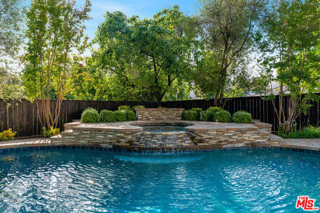 23040 Blue Bird Drive, Calabasas CA: https://media.crmls.org/mediaz/3fcc1172-ce24-4189-b711-cd474a18326b.jpg