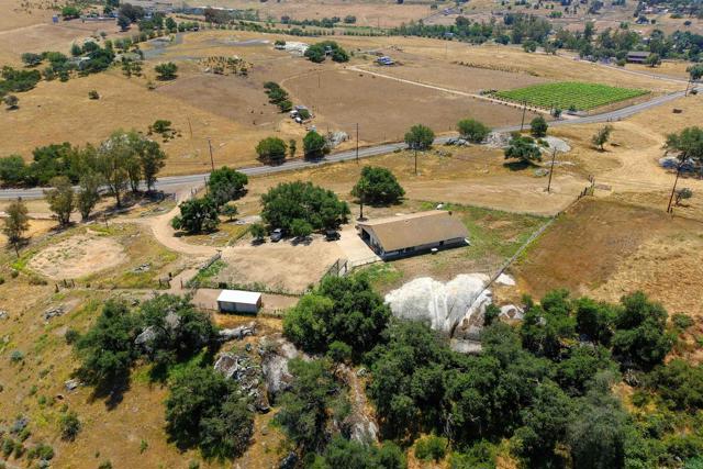 1250 E Old Julian Highway, Ramona CA: https://media.crmls.org/mediaz/3fcc1ba3-d7de-48d4-ab19-70bf1595ab7e.jpg