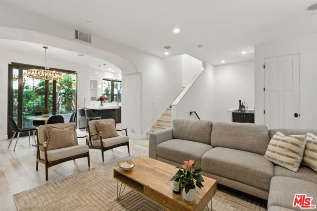 838 16th Street, Santa Monica CA: https://media.crmls.org/mediaz/3fcc326c-de55-49e1-b484-ef80af39403e.jpg