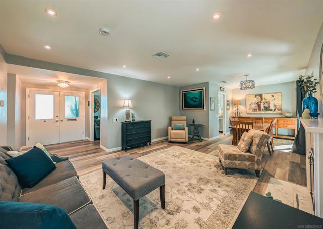 16482 Roca Dr, San Diego CA: https://media.crmls.org/mediaz/3fcc7dc4-807c-4dc3-bb4d-20689e2f92c1.jpg