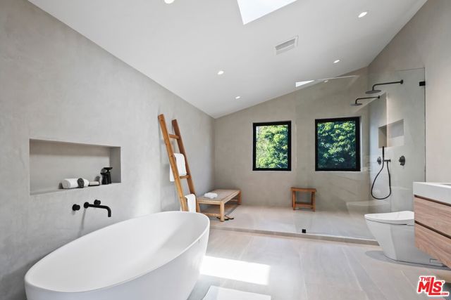 Drew Fenton | 31376 Broad Beach Road Malibu CA | MLS: 7275796